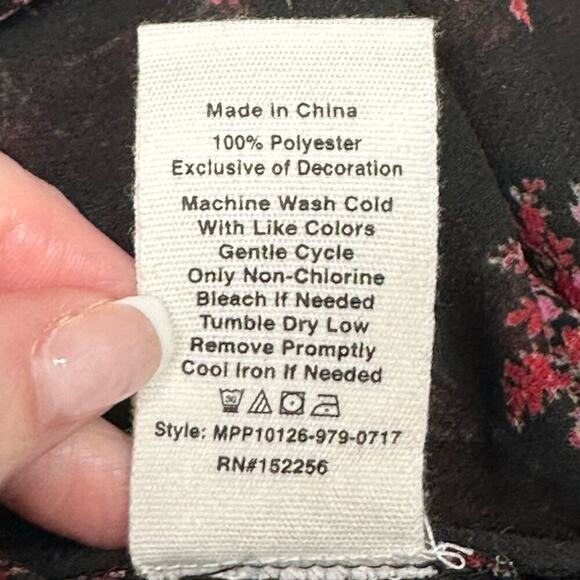 Avec Les Filles | Tie Neck Long Sleeves Printed Blouse | Cordovan Multi | XS - Picture 7 of 12